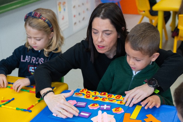 OBJETIVO: Enseñar lo divertido que es aprender